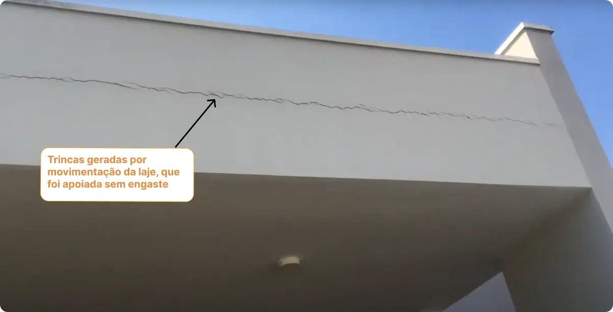 platibanda com tricas por movimentação da laje