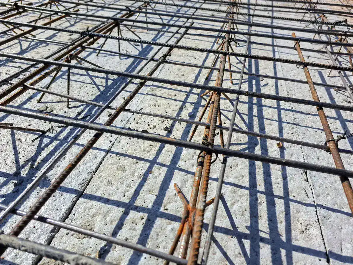 Laje painel com malha de distribuição de carga em obra de Lagoa Santa