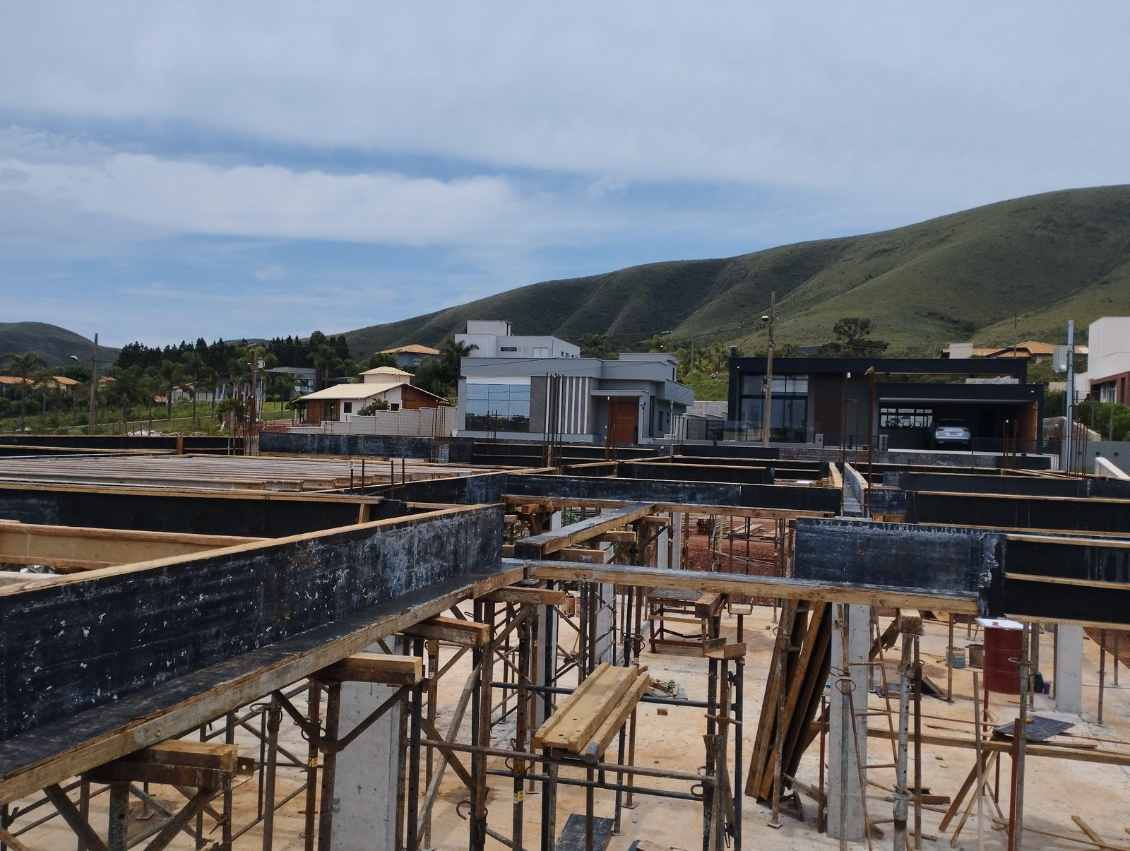 FORMAS DE MADEIRAS PARA VIGAS DA ESTRURA FUTURO APOIO DE LAJE