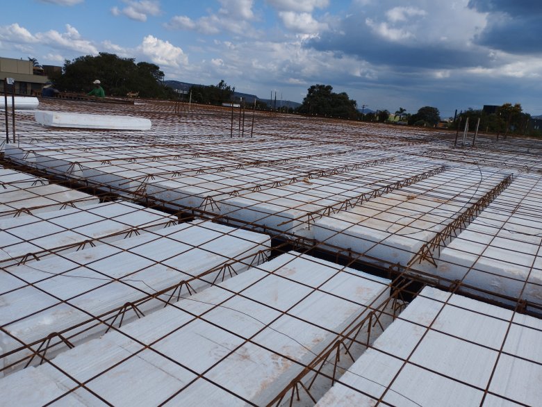 LAJE TRELIÇADA COM ISOPOR DO CONDOMINIO VILLE DES LACS EM NOVA LIMA OBRA DA IGLUME LAJES