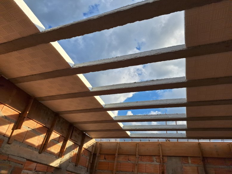 MONTAGEM LAJE PROTENDIDA COM ISOPOR OBRA IGLUME LAJES