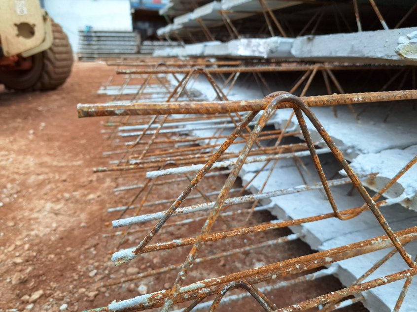 TRELIÇA DE AÇO EXPOTA DA VIGA PAINEL PARA ENGASTE NA ESTRUTURA